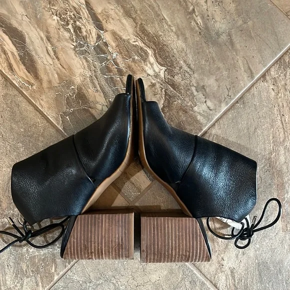 Leather booties - Picture 7 of 9